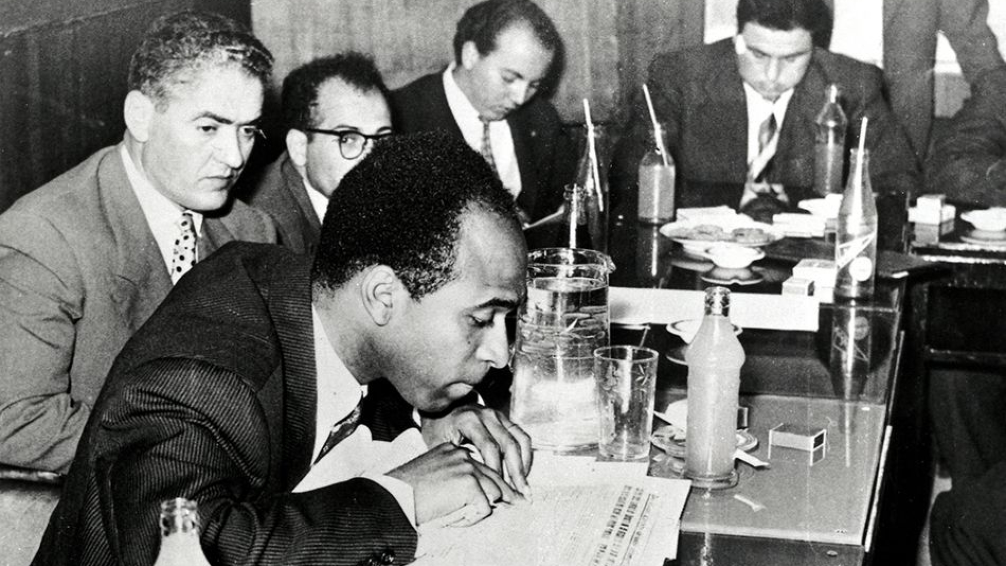 02_Frantz-Fanon-lors-dune-conf-rence-de-presse-du-Congr-s-des--crivains---Tunis-1959